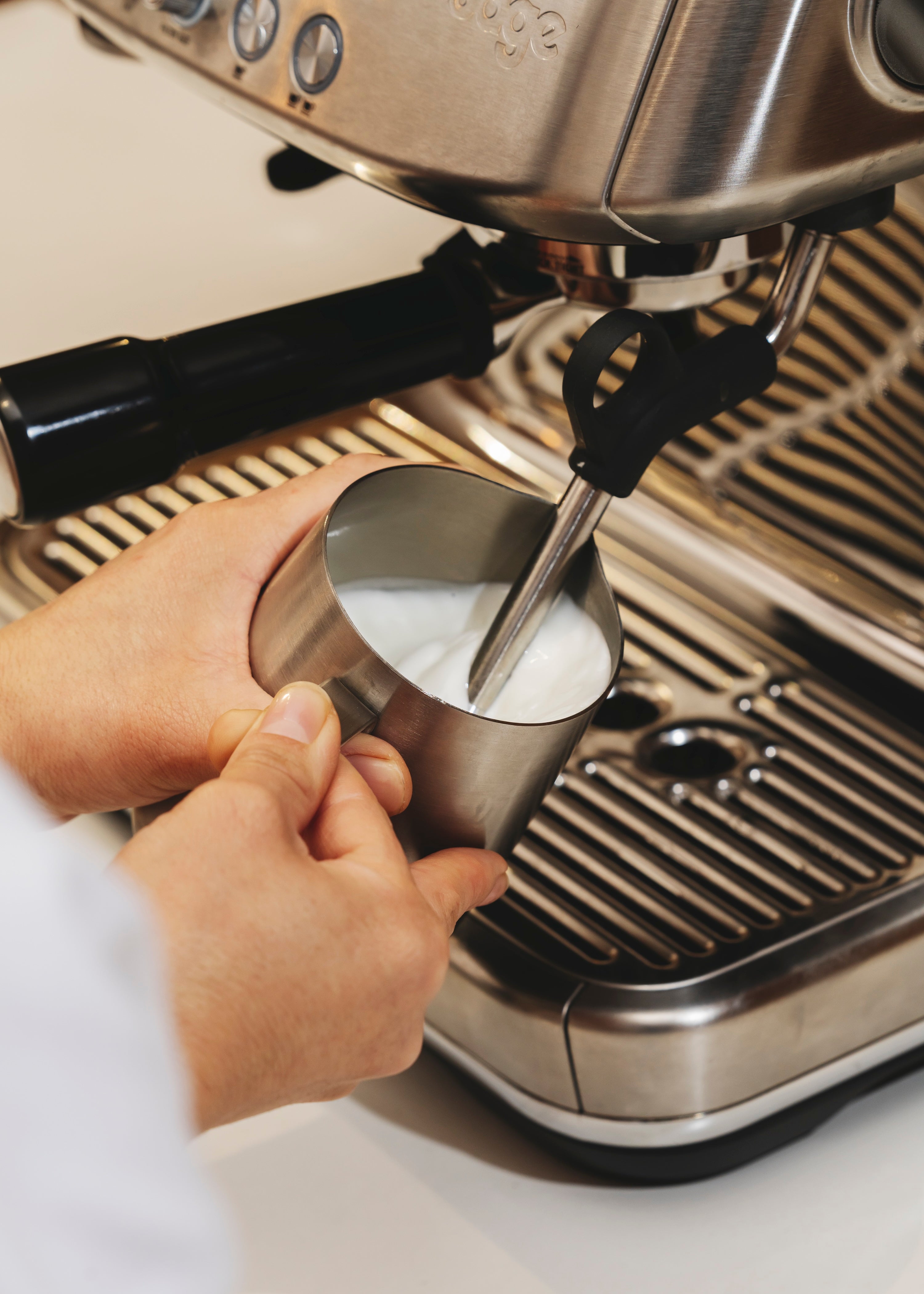 LATTE ART IN ENGLISH