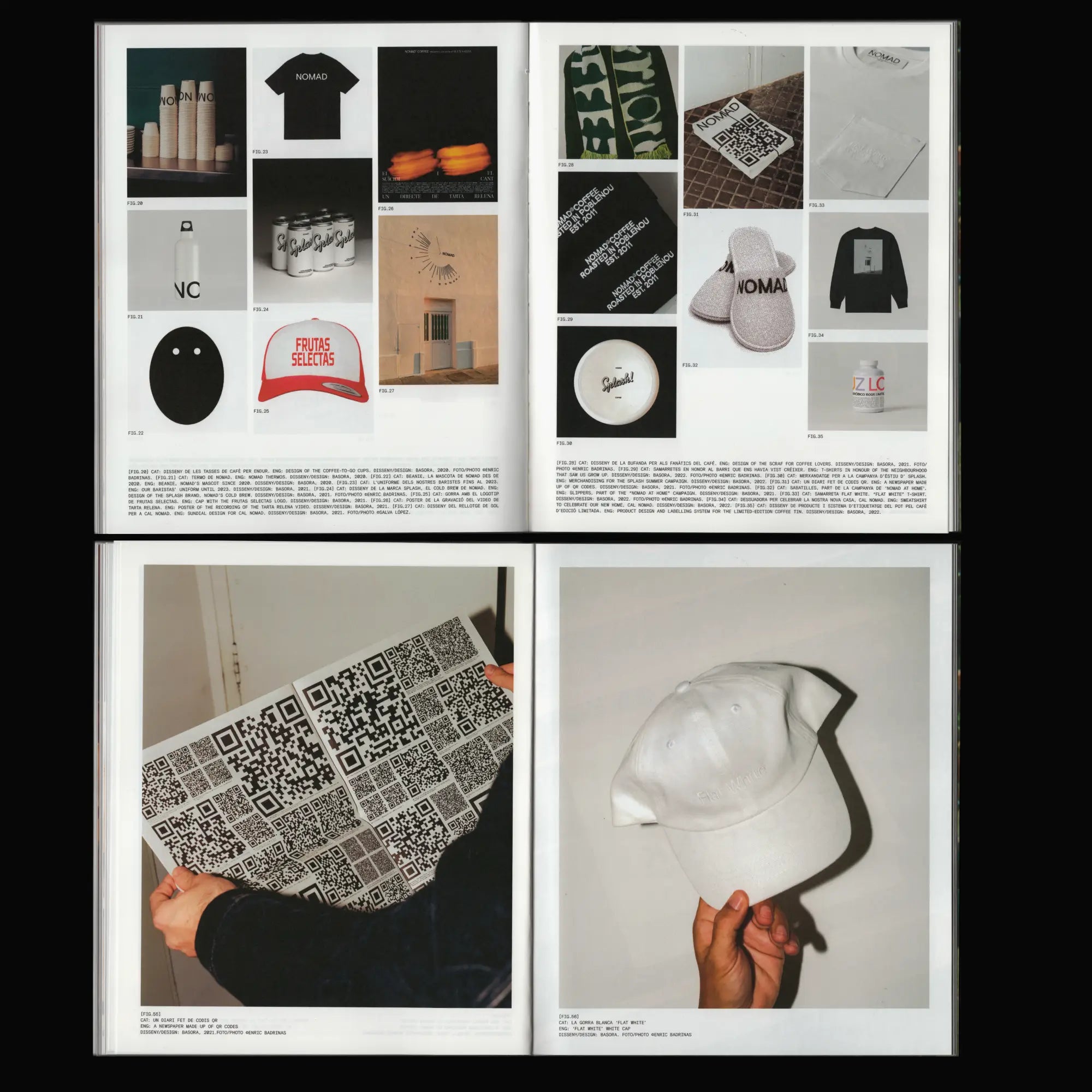 Pliego abierto de una publicación impresa que muestra una colección visual de productos de la marca NOMAD. En la parte superior, dos páginas llenas de fotografías pequeñas con artículos como camisetas, gorras, tazas, latas, bolsas y calcetines, todos presentados con un estilo gráfico y limpio. En la parte inferior izquierda, una imagen a página completa muestra a una persona sujetando un cartel con múltiples códigos QR en blanco y negro. A la derecha, otra imagen a página completa muestra una gorra blanca