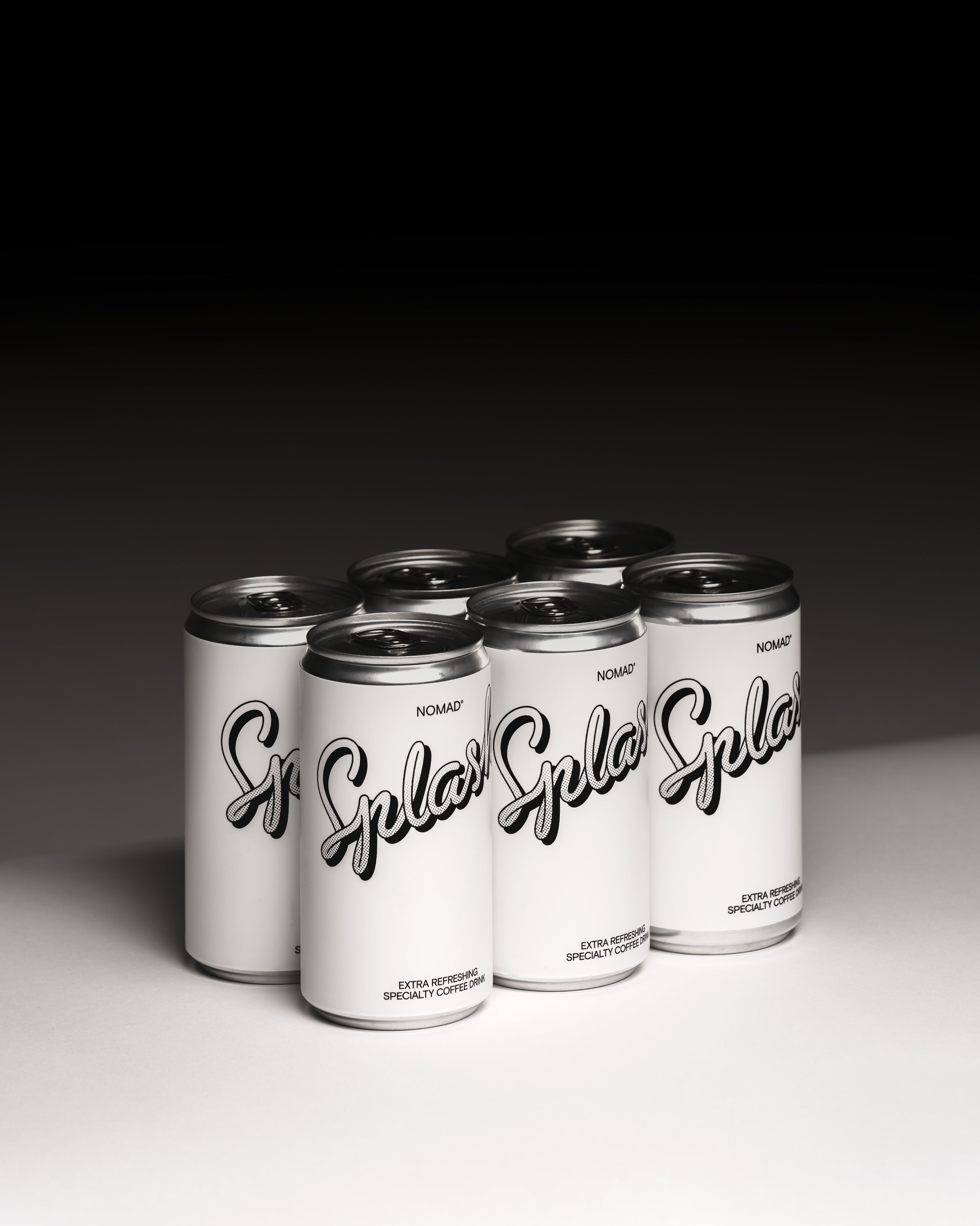 Seis latas de la bebida 
